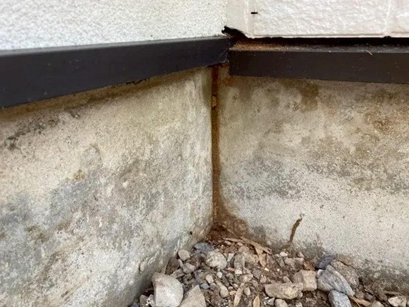 屋外に違和感はないか